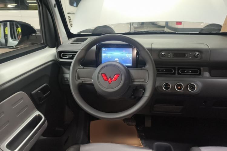 Used Wuling Zhiguang New Energy 2025 Model 305km Ambitious Edition Steering Wheel