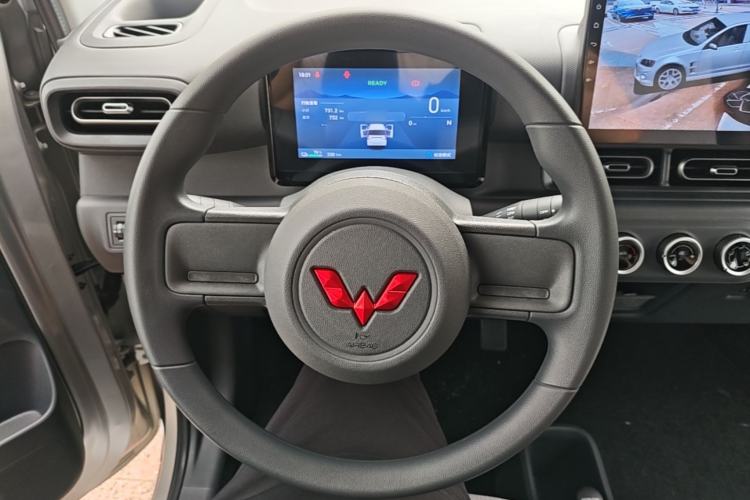 Used Wuling Zhiguang New Energy 2025 Model 305km Ambitious Edition Steering Wheel
