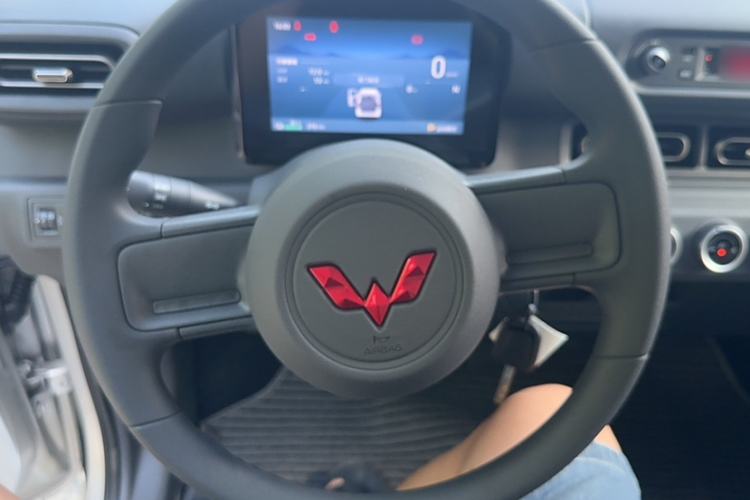 Used Wuling Zhiguang New Energy 2025 Model 305km Ambitious Edition Steering Wheel