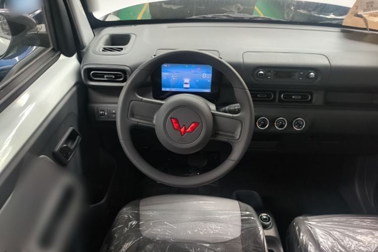 Used Wuling Zhiguang New Energy 2025 Model 305km Ambitious Edition Steering Wheel