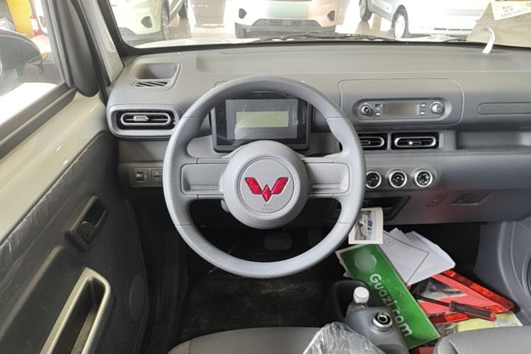 Used Wuling Zhiguang New Energy 2025 Standard Model Steering Wheel