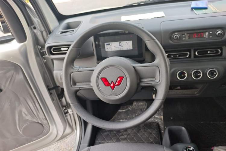 Used Wuling Zhiguang New Energy 2025 Standard Model Steering Wheel