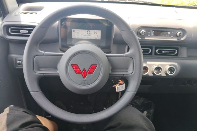Used Wuling Zhiguang New Energy 2025 Standard Model Steering Wheel