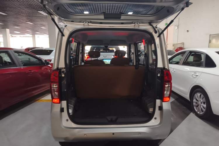 Used Wuling Zhiguang New Energy 2025 Comfort Model Trunk