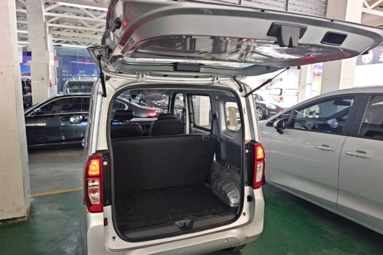 Used Wuling Zhiguang New Energy 2025 Model 305km Ambitious Edition Trunk