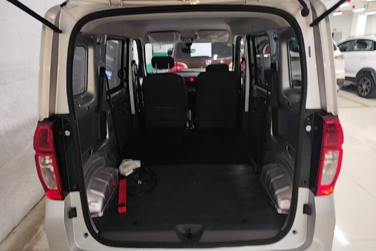 Used Wuling Zhiguang New Energy 2025 Model 305km Ambitious Edition Trunk