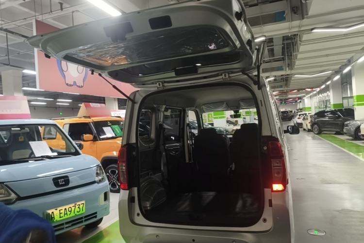 Used Wuling Zhiguang New Energy 2025 Standard Model Trunk