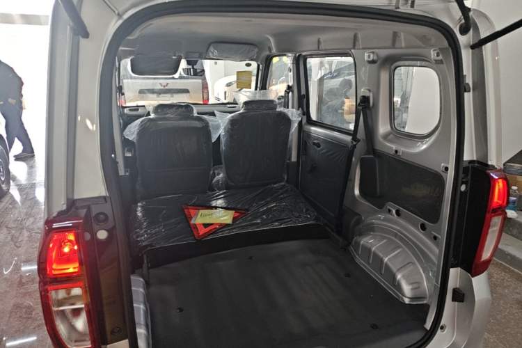 Used Wuling Zhiguang New Energy 2025 Comfort Model Trunk