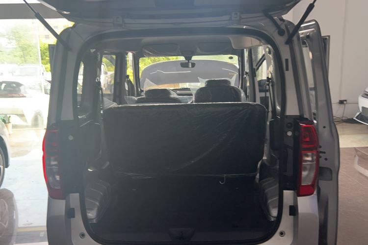 Used Wuling Zhiguang New Energy 2025 Comfort Model Trunk