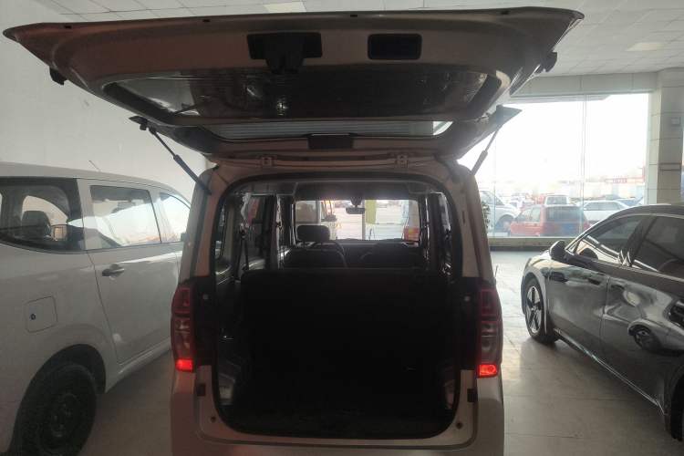 Used Wuling Zhiguang New Energy 2025 Comfort Model Trunk