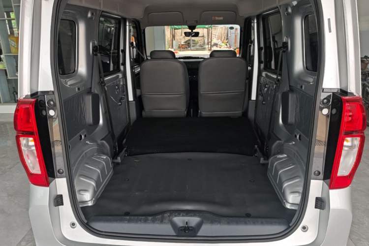 Used Wuling Zhiguang New Energy 2025 Model 305km Ambitious Edition Trunk