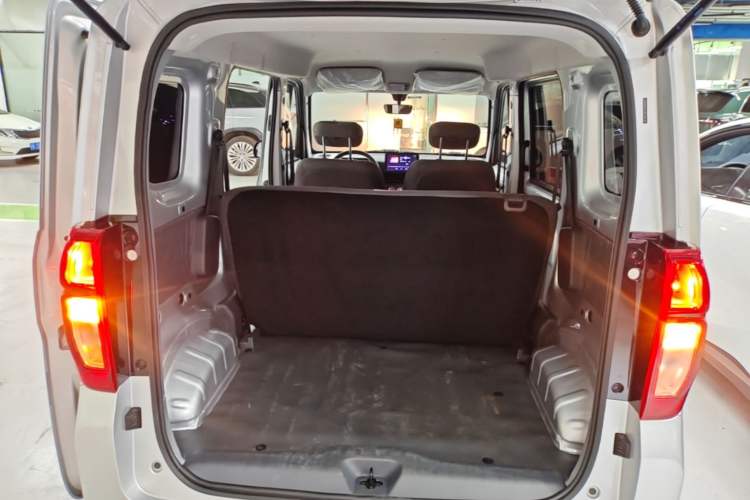 Used Wuling Zhiguang New Energy 2025 Standard Model Trunk