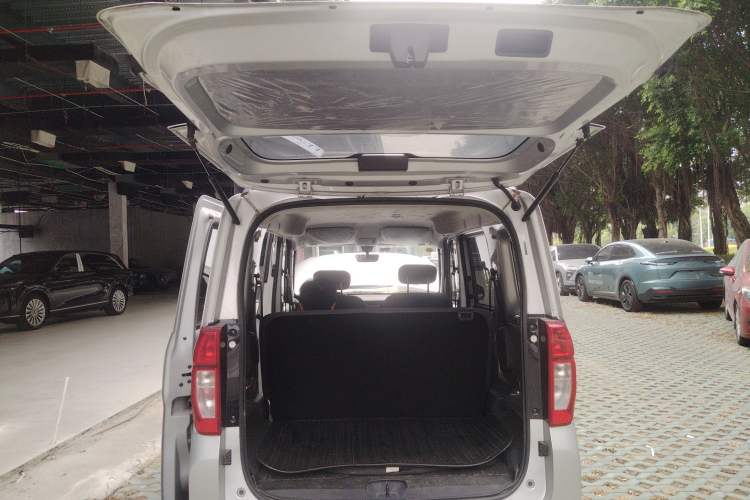 Used Wuling Zhiguang New Energy 2025 Comfort Model Trunk