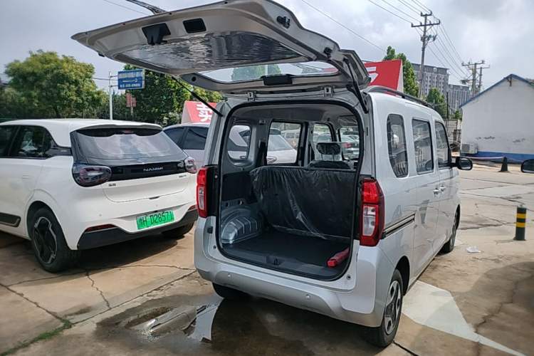 Used Wuling Zhiguang New Energy 2025 Comfort Model Trunk