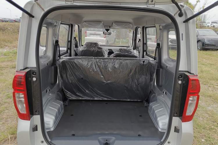 Used Wuling Zhiguang New Energy 2025 Comfort Model Trunk