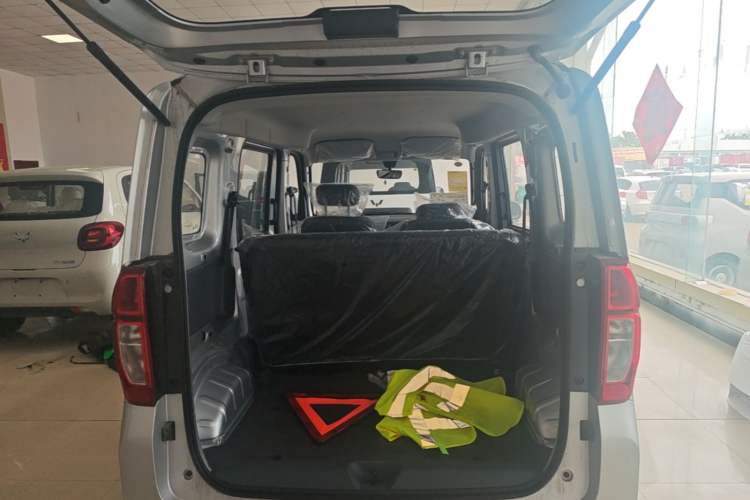Used Wuling Zhiguang New Energy 2025 Comfort Model Trunk