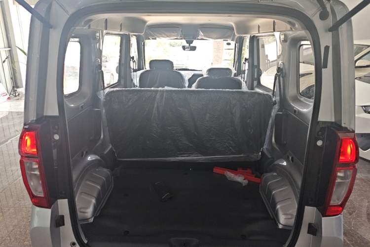 Used Wuling Zhiguang New Energy 2025 Model 305km Ambitious Edition Trunk