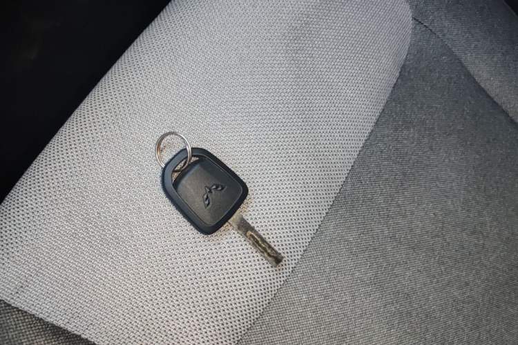 Used Wuling Zhiguang New Energy 2025 Model 305km Ambitious Edition Vehicle Key
