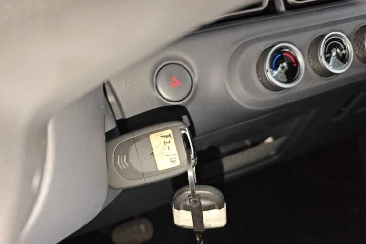 Used Wuling Zhiguang New Energy 2025 Model 305km Ambitious Edition Vehicle Key