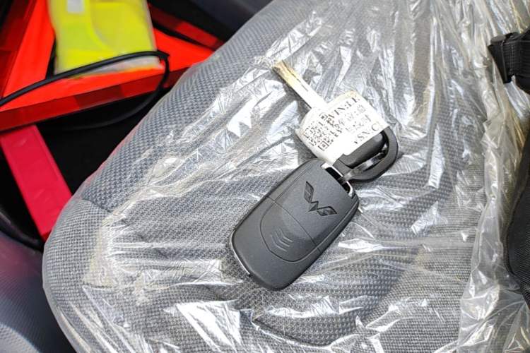 Used Wuling Zhiguang New Energy 2025 Comfort Model Vehicle Key