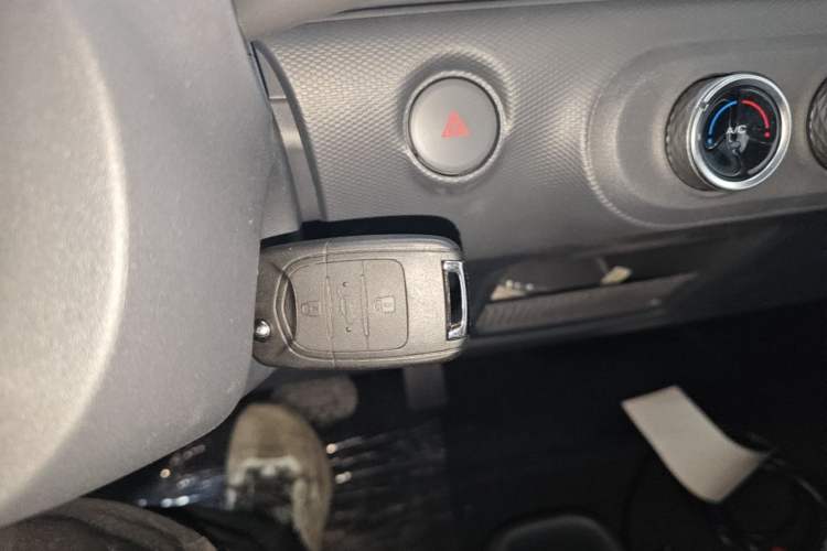 Used Wuling Zhiguang New Energy 2025 Comfort Model Vehicle Key