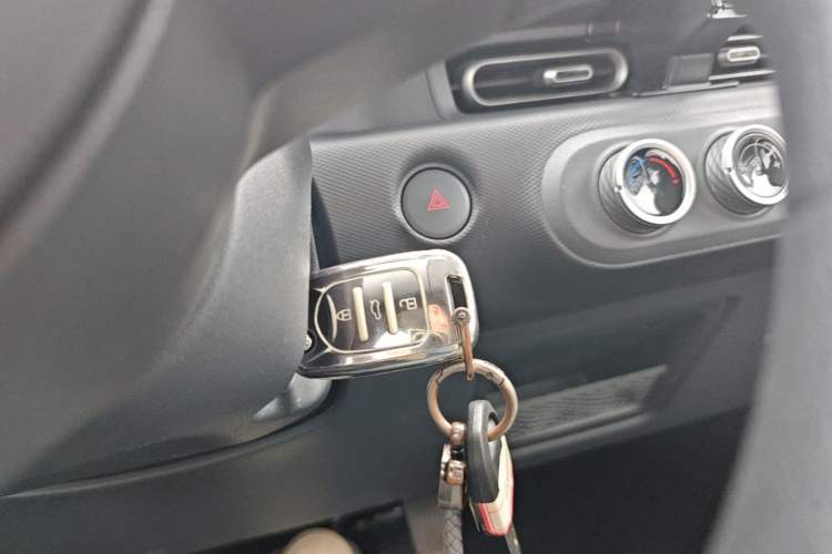 Used Wuling Zhiguang New Energy 2025 Comfort Model Vehicle Key