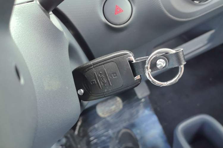 Used Wuling Zhiguang New Energy 2025 Model 305km Ambitious Edition Vehicle Key