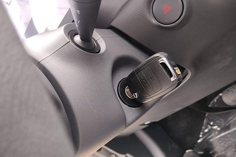 Used Wuling Zhiguang New Energy 2025 Comfort Model Vehicle Key