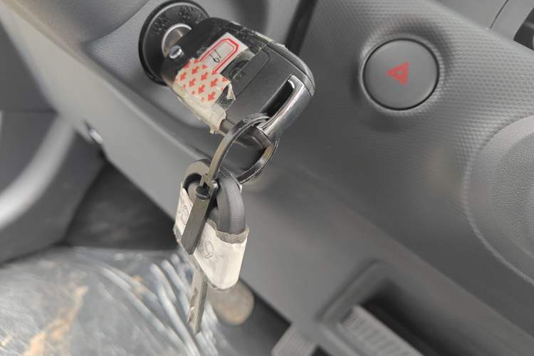 Used Wuling Zhiguang New Energy 2025 Comfort Model Vehicle Key