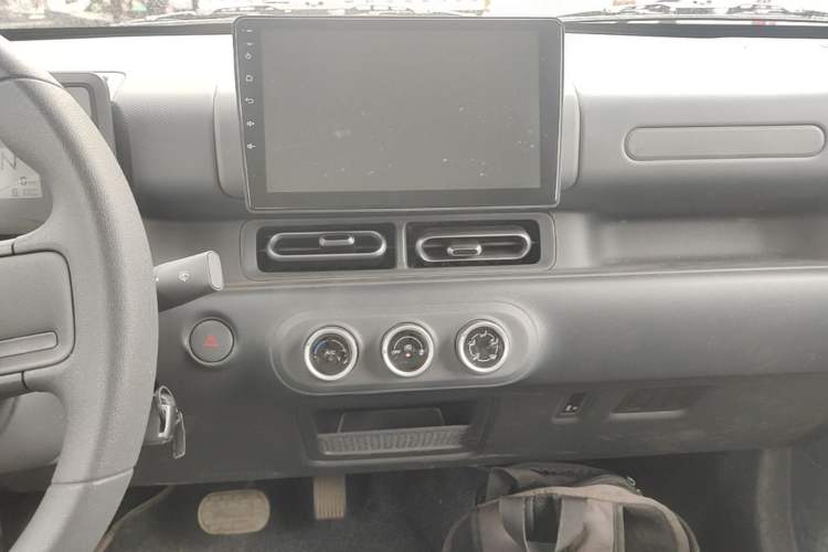Used Wuling Zhiguang New Energy 2025 Standard Model Audio And AC Panel