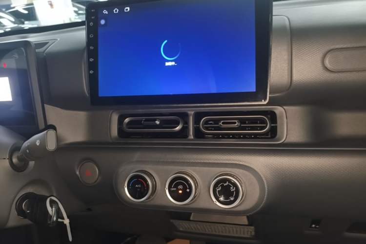 Used Wuling Zhiguang New Energy 2025 Standard Model Audio And AC Panel