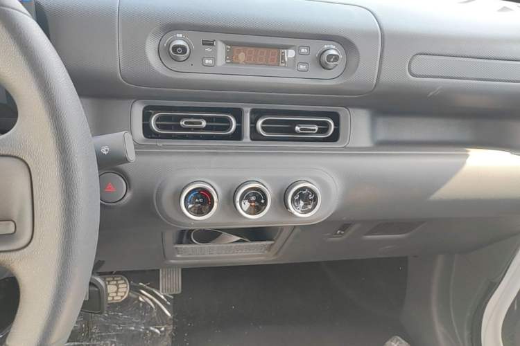 Used Wuling Zhiguang New Energy 2025 Comfort Model Audio And AC Panel