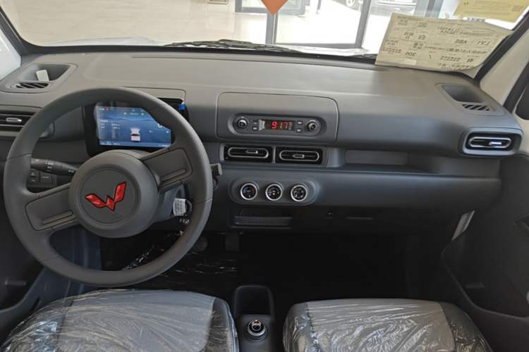 Used Wuling Zhiguang New Energy 2025 Model 305km Ambitious Edition Audio And AC Panel