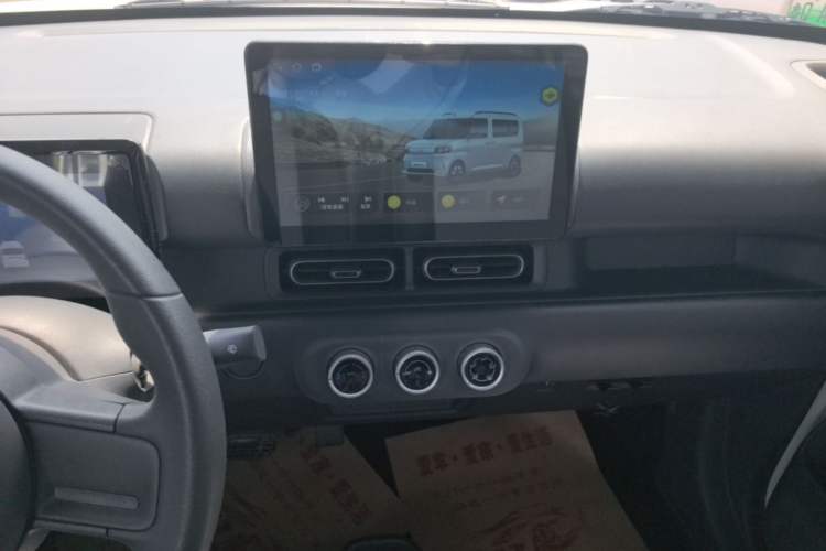 Used Wuling Zhiguang New Energy 2025 Model 305km Ambitious Edition Audio And AC Panel