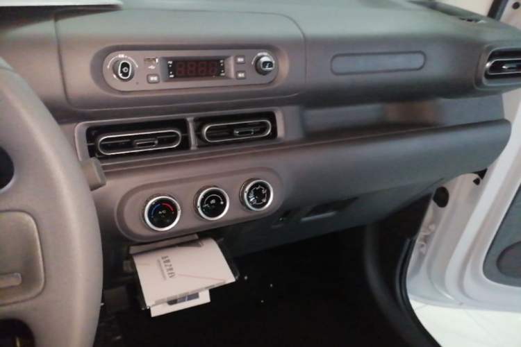 Used Wuling Zhiguang New Energy 2025 Comfort Model Audio And AC Panel