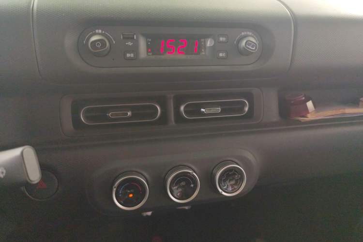 Used Wuling Zhiguang New Energy 2025 Model 305km Ambitious Edition Audio And AC Panel