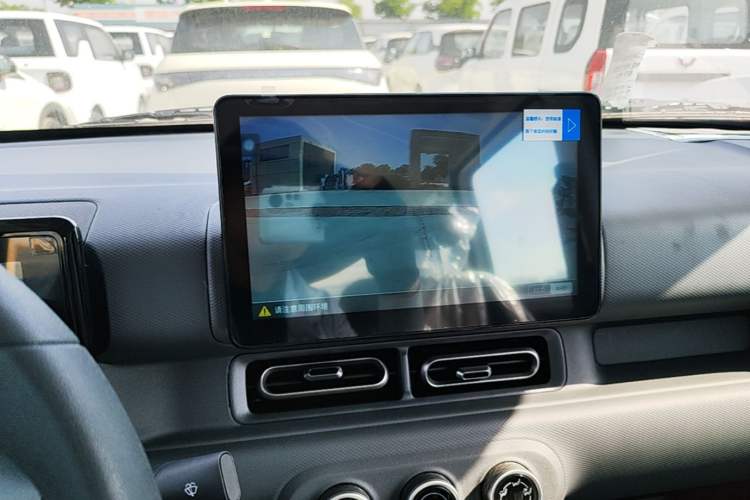 Used Wuling Zhiguang New Energy 2025 Model 305km Ambitious Edition Audio And AC Panel