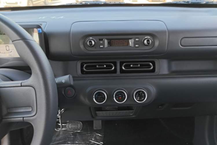 Used Wuling Zhiguang New Energy 2025 Comfort Model Audio And AC Panel