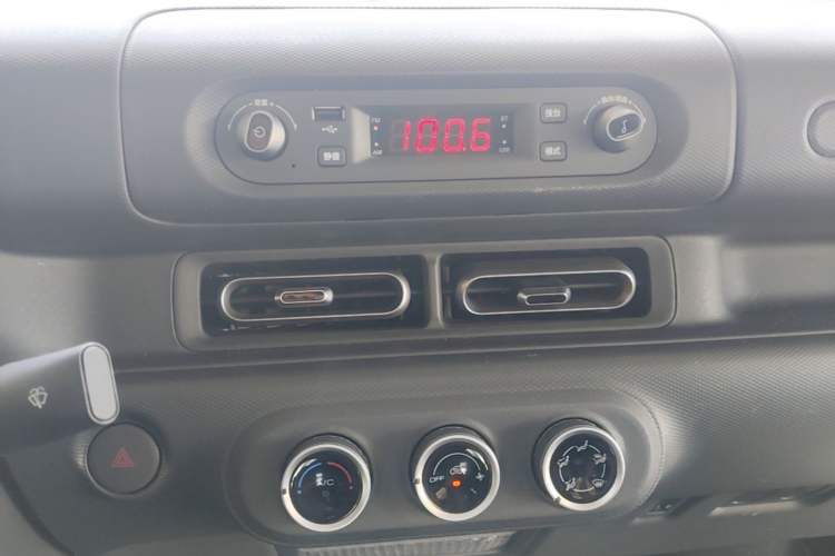 Used Wuling Zhiguang New Energy 2025 Comfort Model Audio And AC Panel