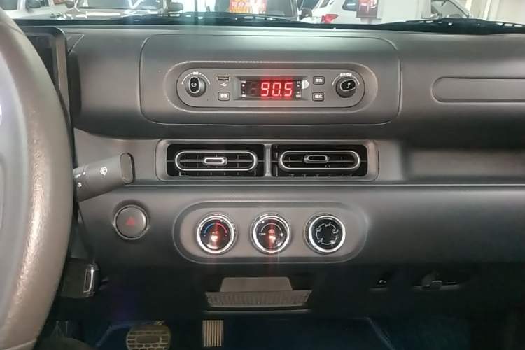 Used Wuling Zhiguang New Energy 2025 Standard Model Audio And AC Panel