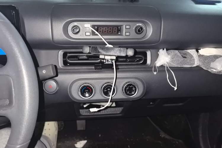 Used Wuling Zhiguang New Energy 2025 Model 305km Ambitious Edition Audio And AC Panel