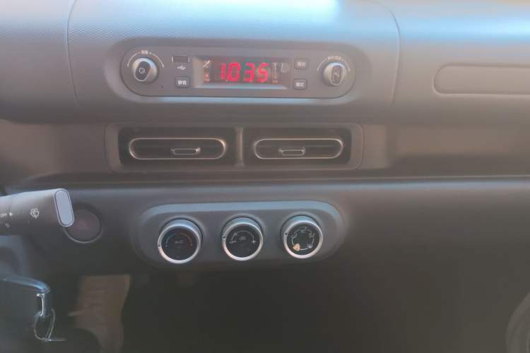 Used Wuling Zhiguang New Energy 2025 Standard Model Audio And AC Panel