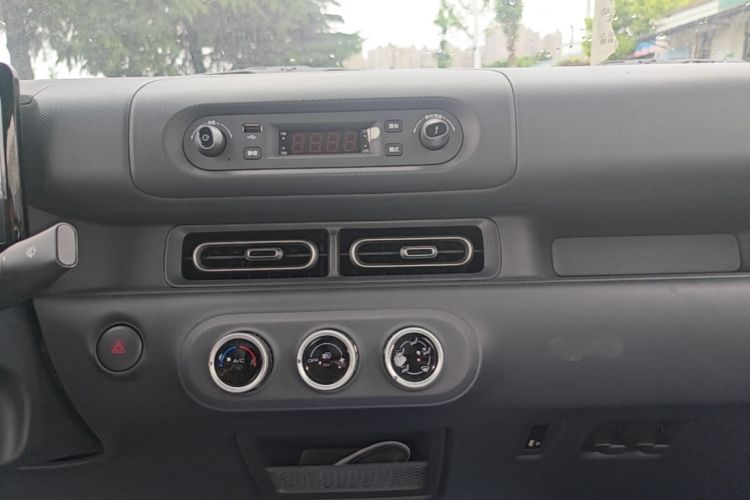 Used Wuling Zhiguang New Energy 2025 Model 305km Ambitious Edition Audio And AC Panel