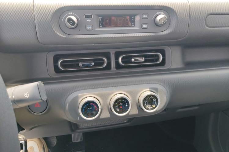 Used Wuling Zhiguang New Energy 2025 Comfort Model Audio And AC Panel