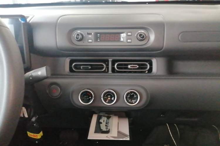 Used Wuling Zhiguang New Energy 2025 Comfort Model Audio And AC Panel