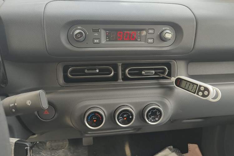 Used Wuling Zhiguang New Energy 2025 Model 305km Ambitious Edition Audio And AC Panel