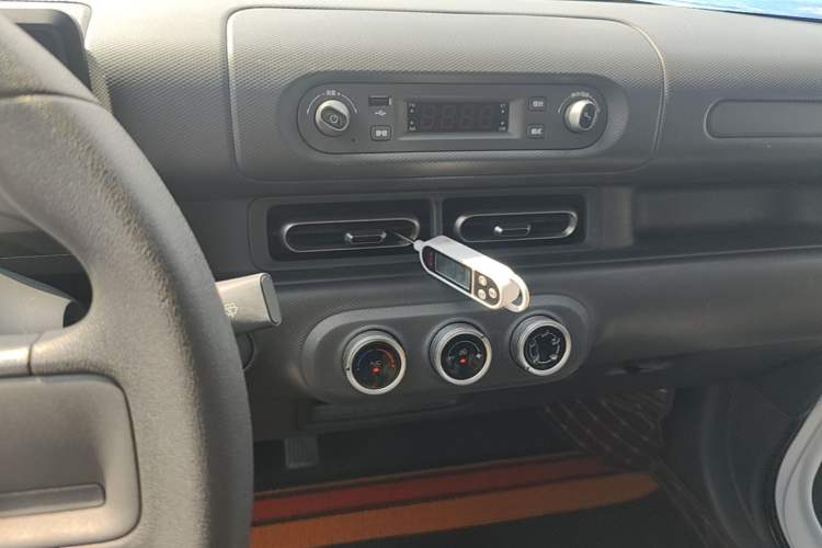 Used Wuling Zhiguang New Energy 2025 Standard Model Audio And AC Panel