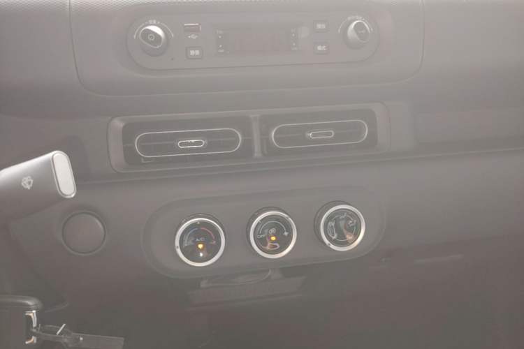 Used Wuling Zhiguang New Energy 2025 Model 305km Ambitious Edition Audio And AC Panel