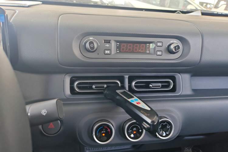 Used Wuling Zhiguang New Energy 2025 Model 305km Ambitious Edition Audio And AC Panel