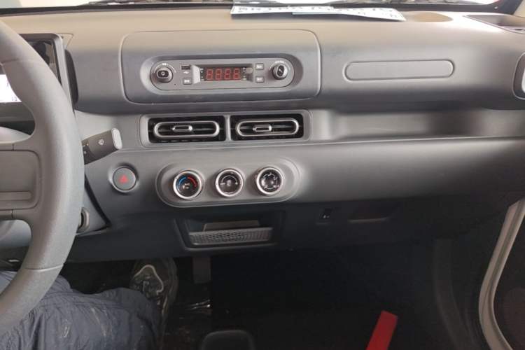 Used Wuling Zhiguang New Energy 2025 Comfort Model Audio And AC Panel